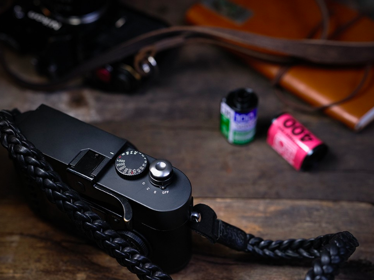 Nút Bấm Mềm Máy Ảnh Leica Komaru Titanium màu bạc Raw