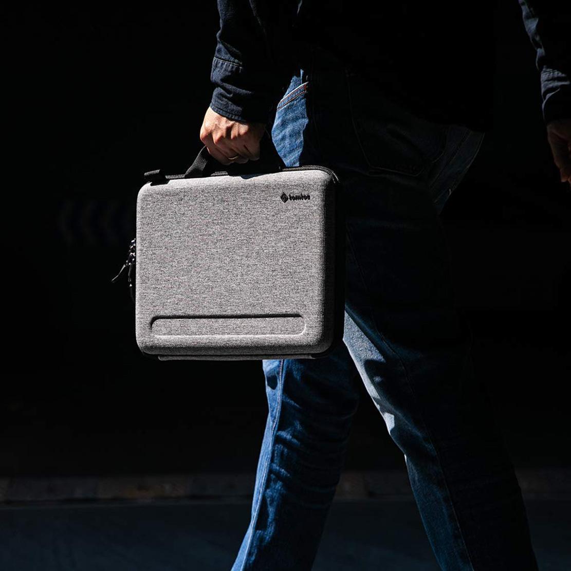 Túi Đeo Chéo Tomtoc Eva MacBook Pro 13 inch (A25-C02)