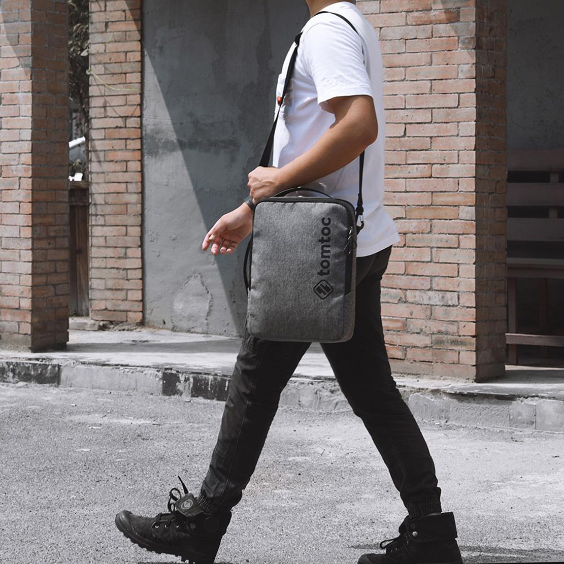 Túi đeo chéo Tomtoc Urban Shoulder Bag Ultrabook 13 inch (H14-C01)