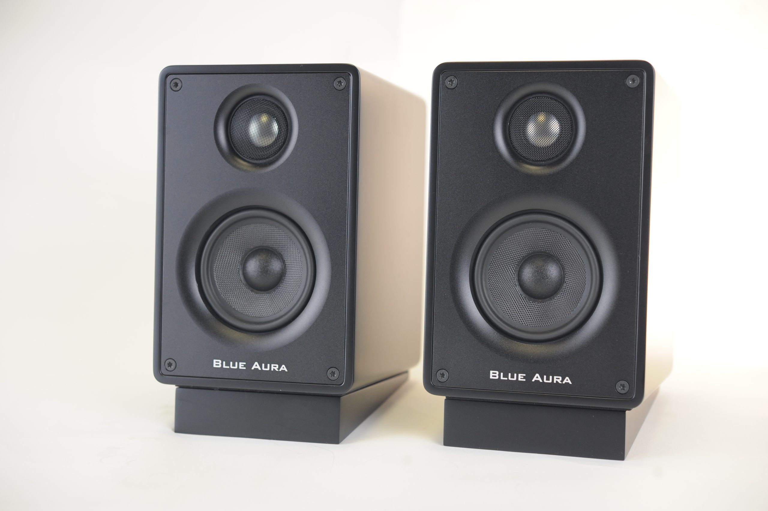 Loa Bookself Blue Aura P32