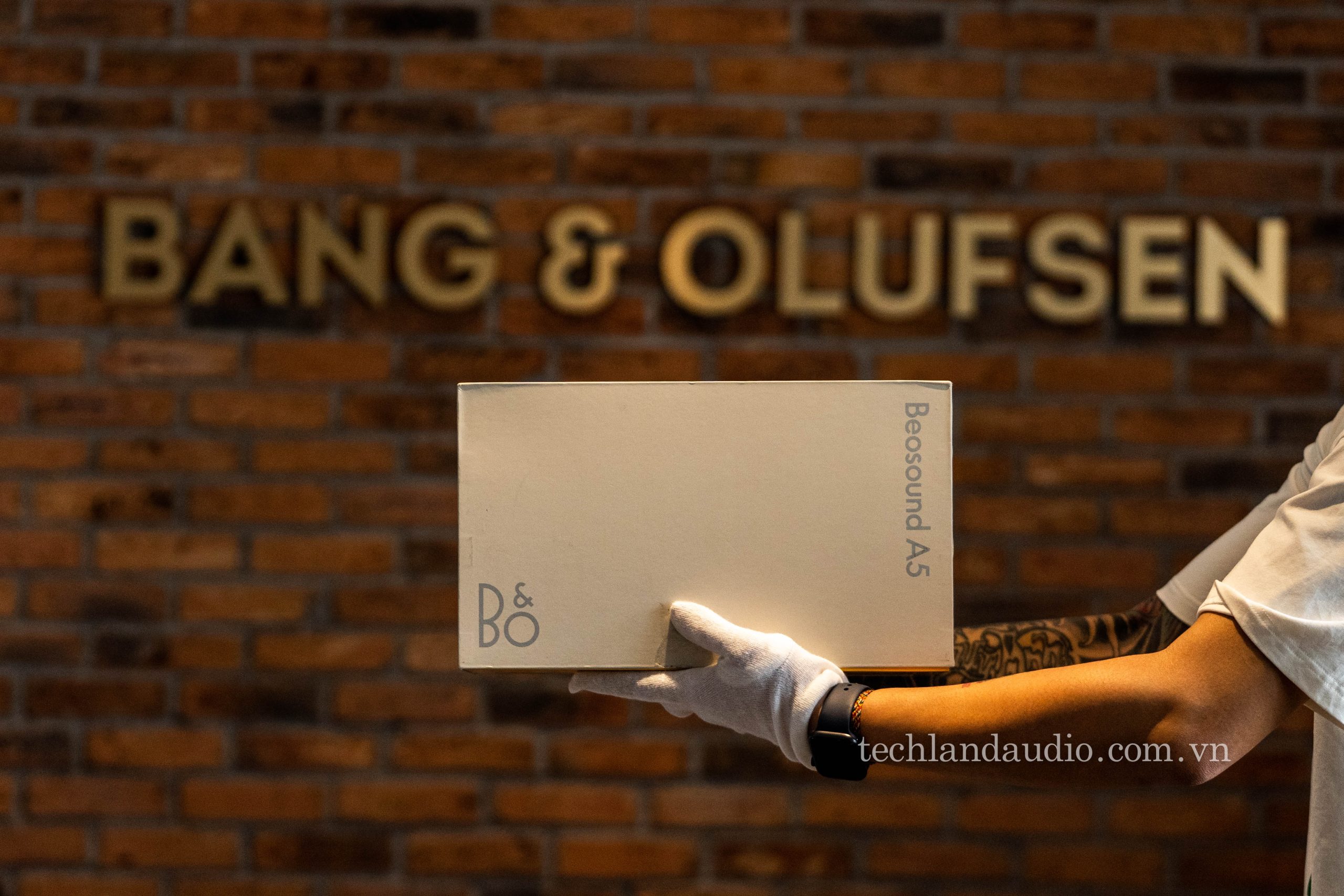 Loa Bluetooth Không Dây Bang & Olufsen Beosound A5 - Nâng Tầm Loa Di Động Cao Cấp
