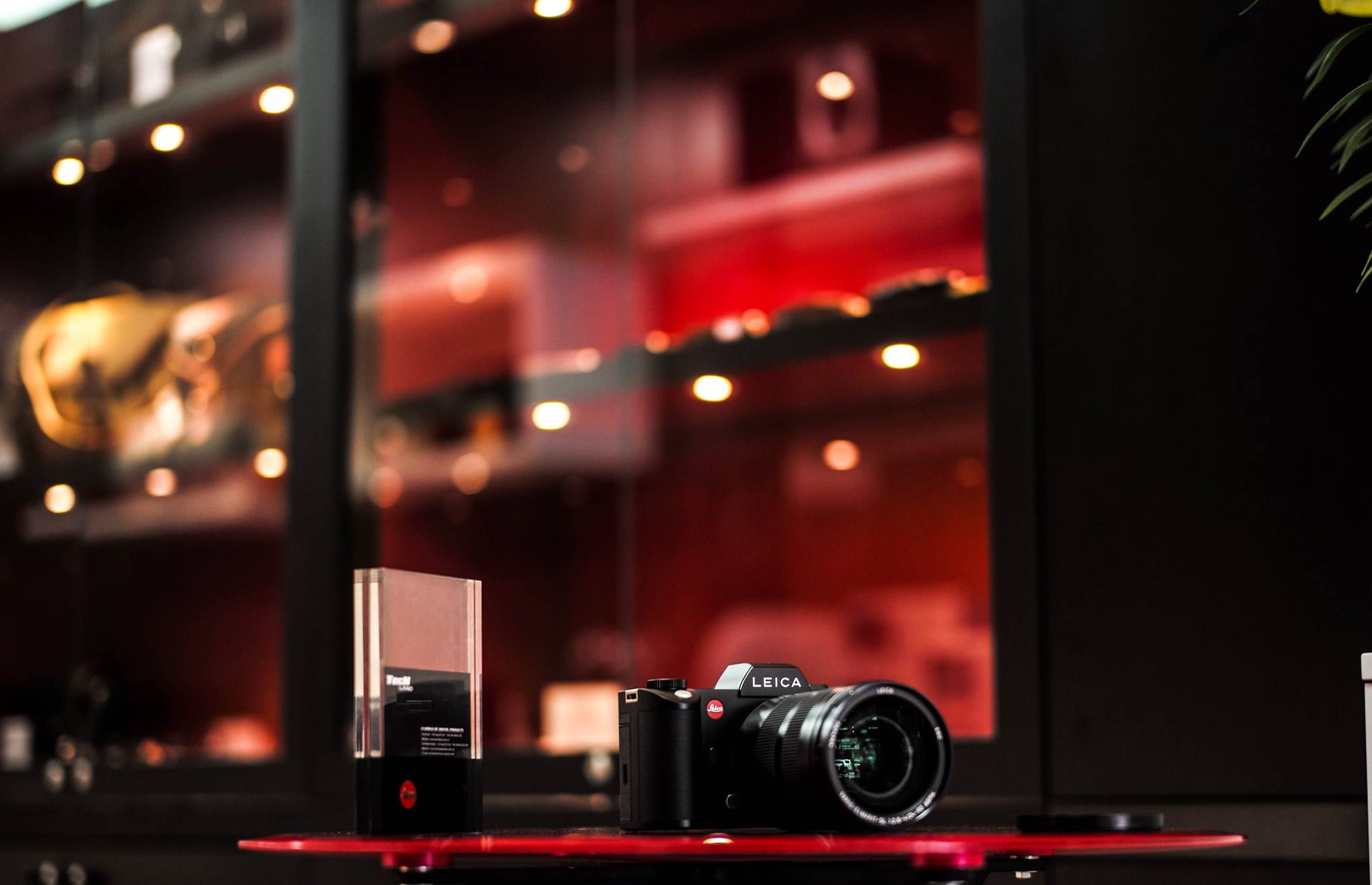 MÁY ẢNH LEICA SL VÀ SỨC HÚT KHÓ CƯỠNG LẠI