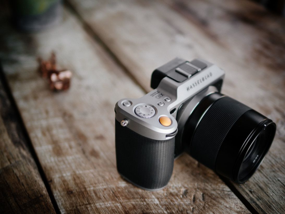 MÁY ẢNH MIRROLES MEDIUM FORMAT HASSELBLAD X1D-50C: GÃ KHỔNG LỒ TRONG THÂN HÌNH BÉ NHỎ