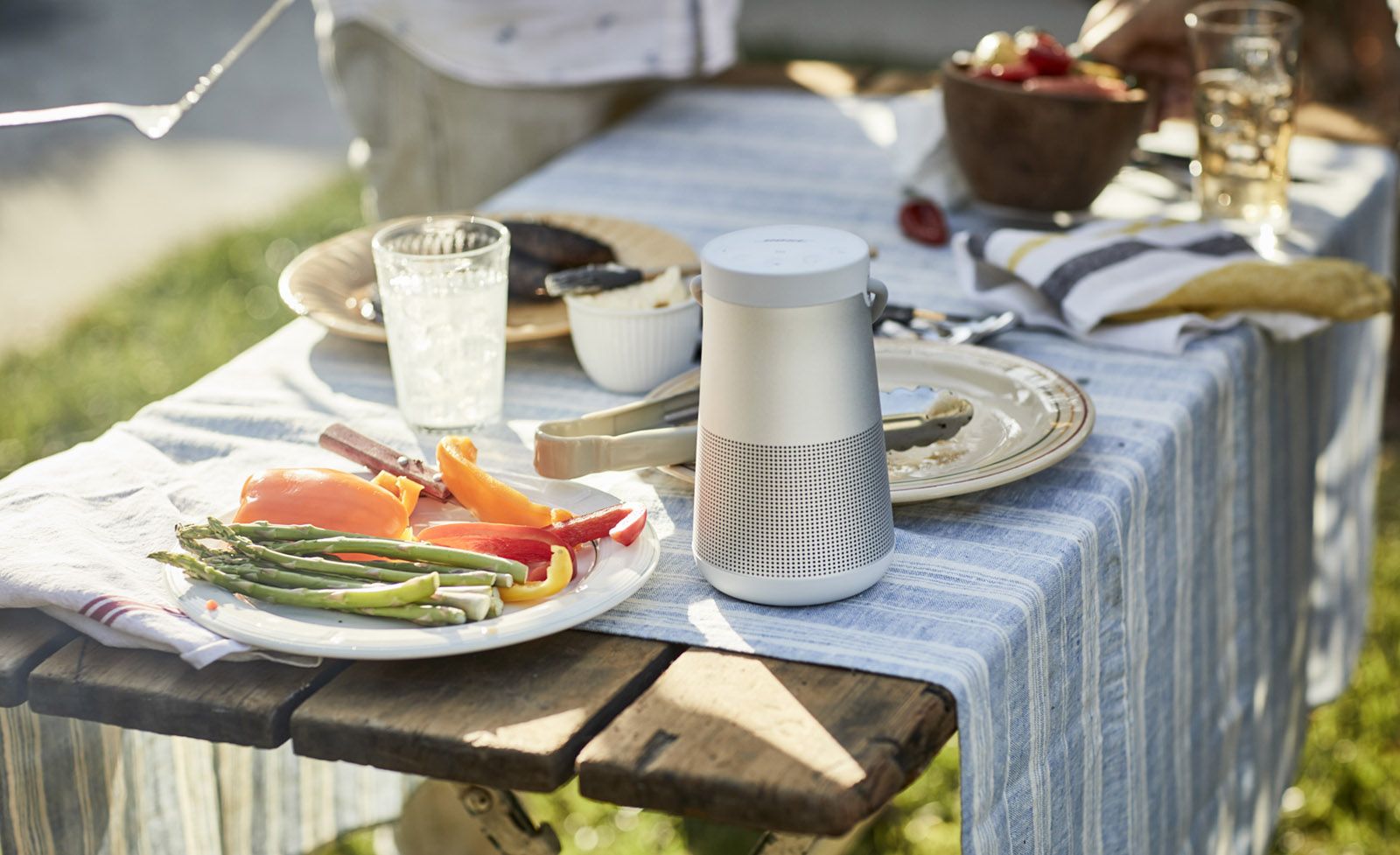 LOA BLUETOOTH DI ĐỘNG CHỐNG NƯỚC BOSE SOUNDLINK REVOLVE: THIẾT KẾ ĐỘC ĐÁO, TÍNH DI ĐỘNG CAO, ÂM THANH 360 ĐỘ