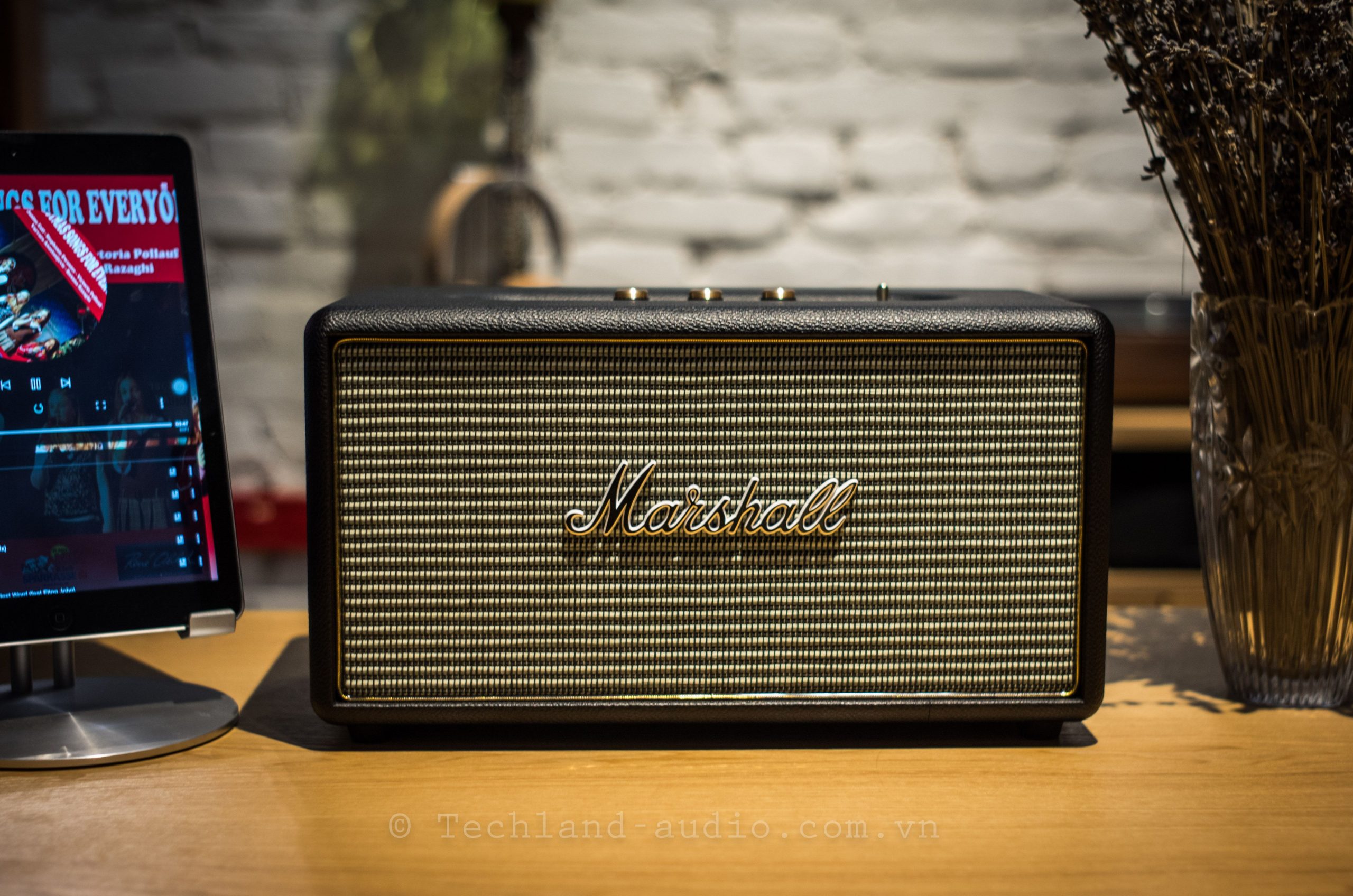 LOA BLUETOOTH MARSHALL STANMORE - ÂM THANH HIỆN ĐẠI TRONG THÂN HÌNH CỔ ĐIỂN.