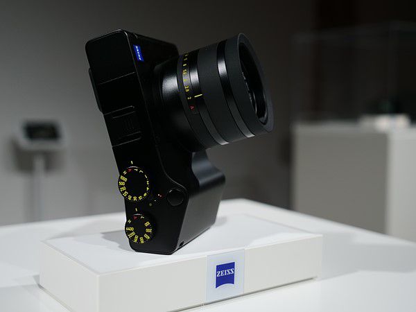 MÁY ẢNH ZEISS ZX1: KHƠI MỞ SỰ SÁNG TẠO TRONG NHIẾP ẢNH